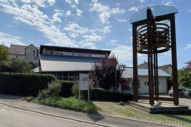 Quelle: Foto: Ingrid Pfeffer Vorderansicht des Bildungszentrums Mosbach
